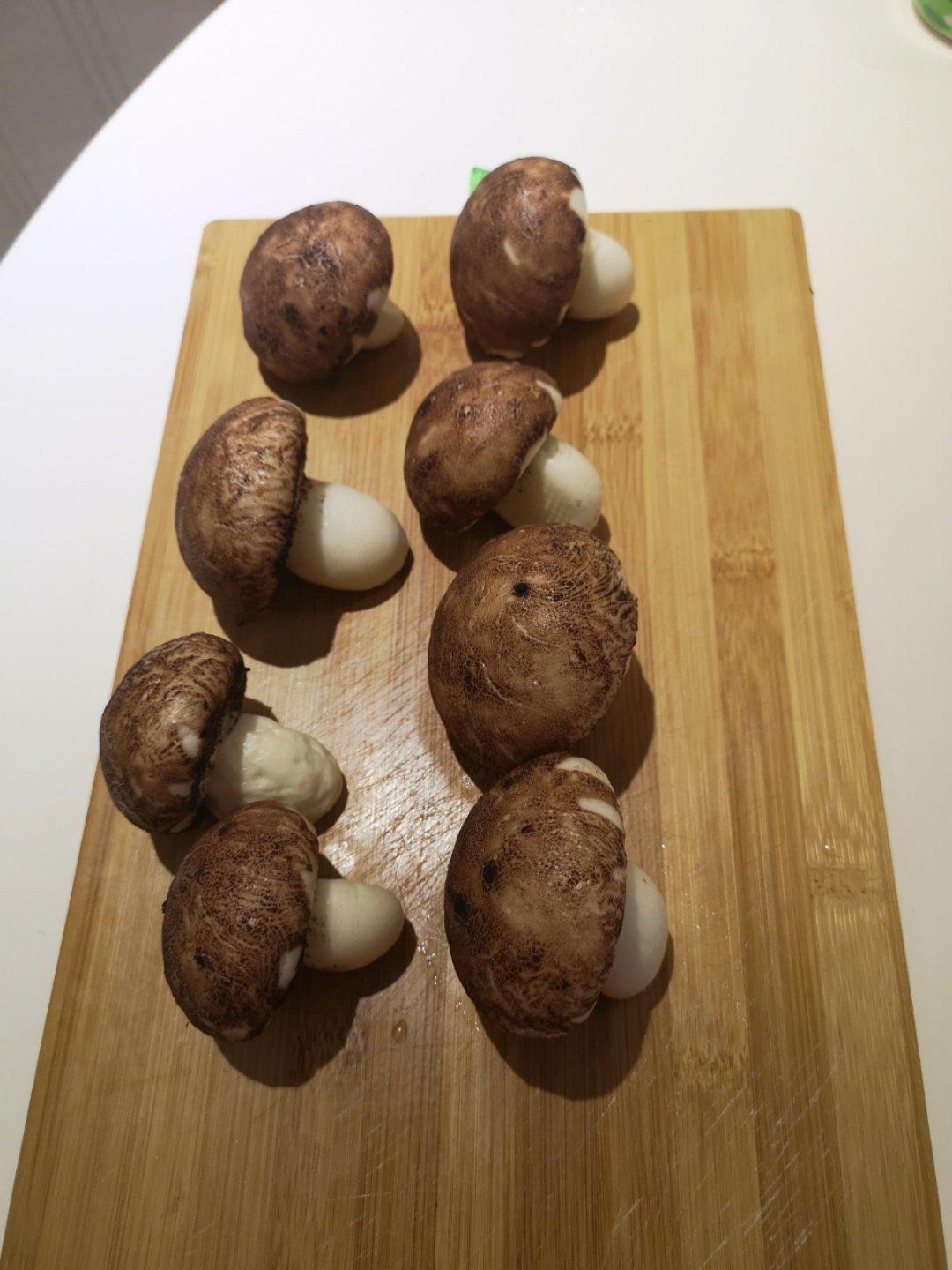 乒乓兔做的造型馒头(蘑菇)