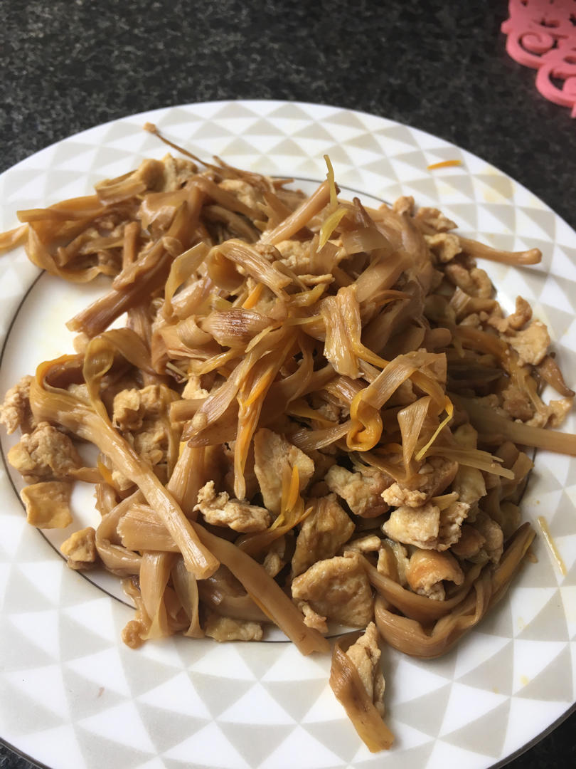 黄花菜炒蛋👉🏻赛螃蟹的味道