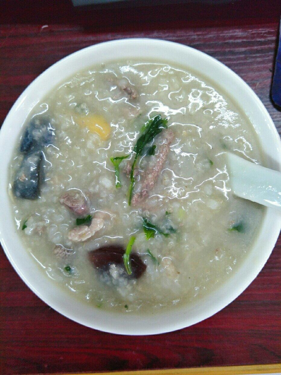 营养早餐-皮蛋瘦肉粥