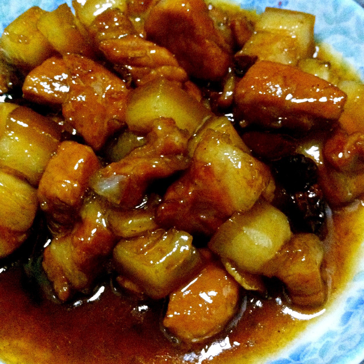 吃着碗里望着锅里的红烧肉