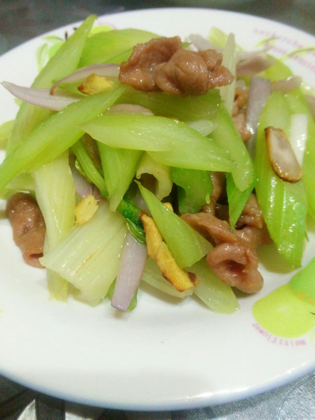 芹菜炒肉