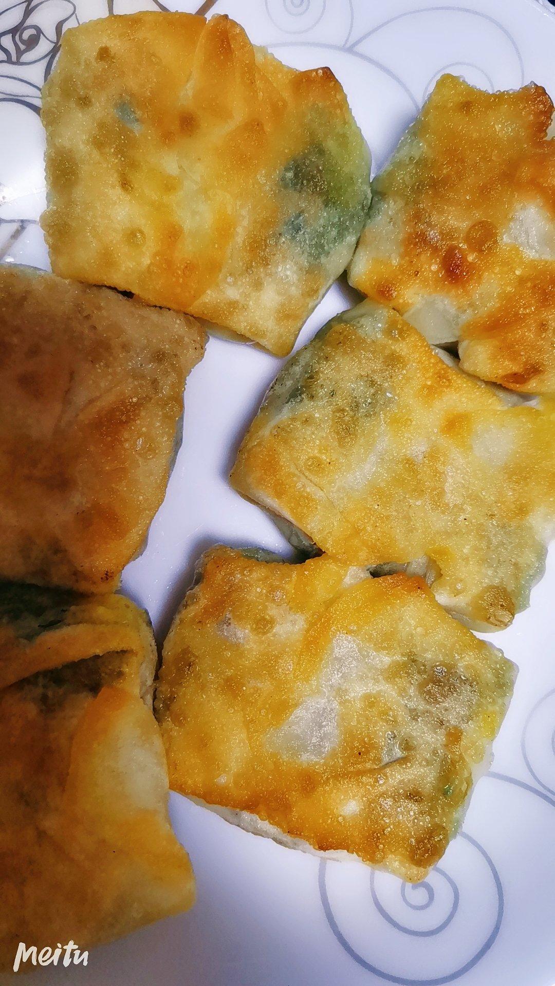 馄饨皮韭菜盒子-这个做法省钱还美味！