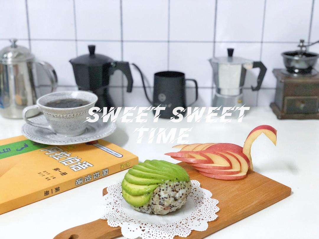 牛油果藜麦山药饭团