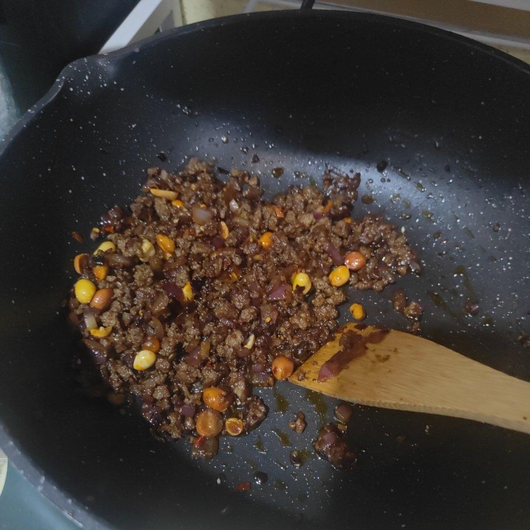牛肉酱~~孩子超喜欢的米饭好拌料，比武大郎烧饼还好吃的肉馅（香菇洋葱）