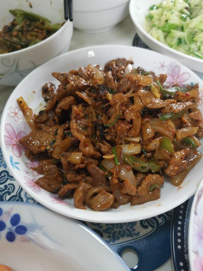 黑羊111做的家常孜然洋葱炒羊肉