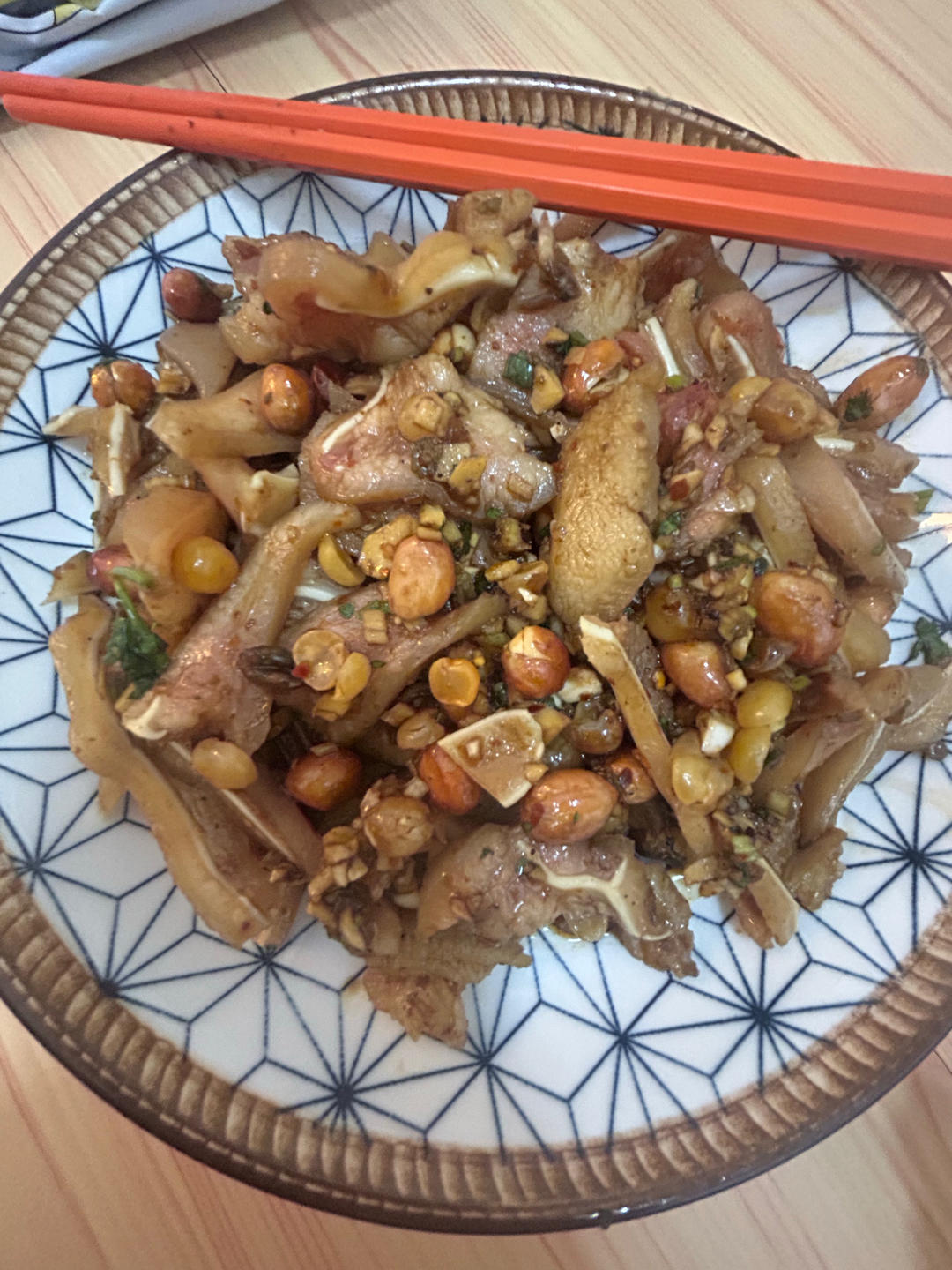 🔥这样做的凉拌猪耳朵，口感爽脆，简单又好吃❗️