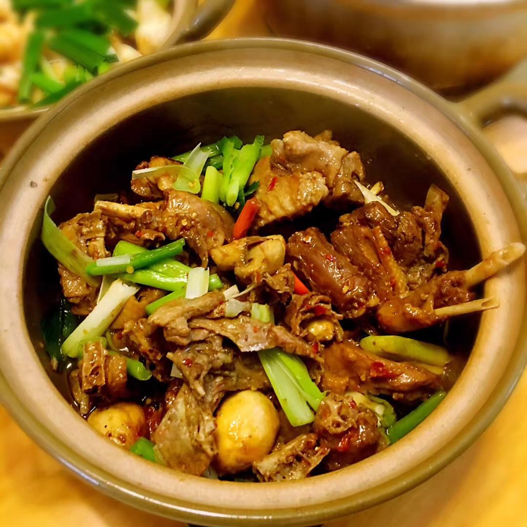 焖鹅煲