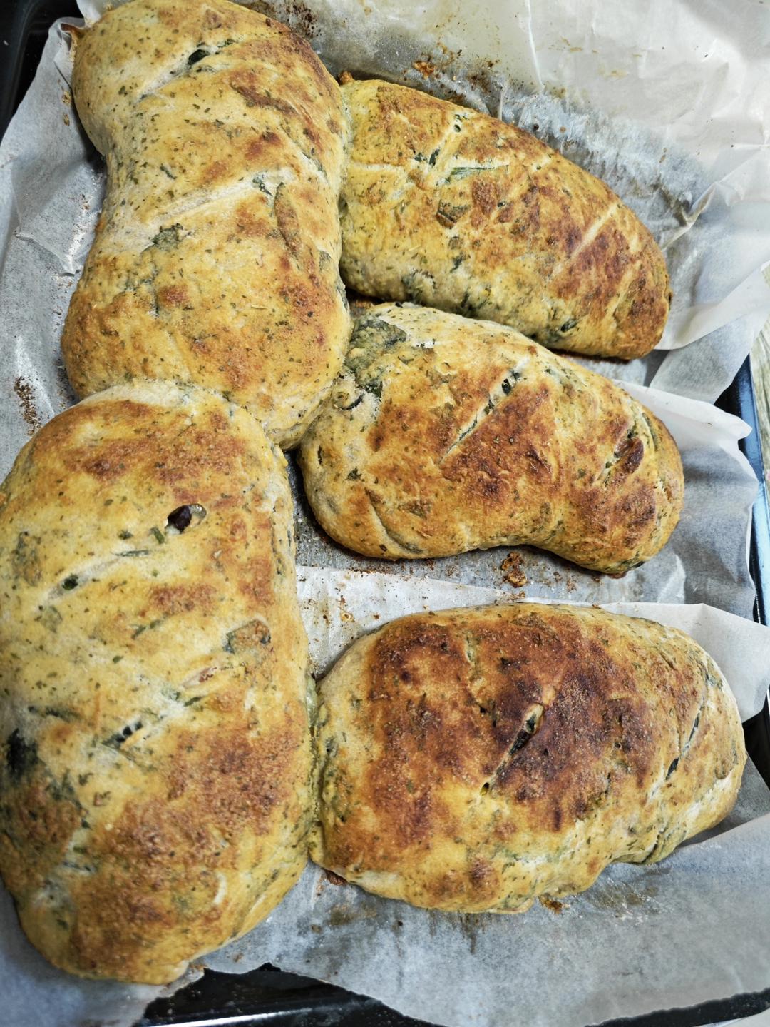 好吃不腻的咸口面包｜【全麦菠菜芝士面包】