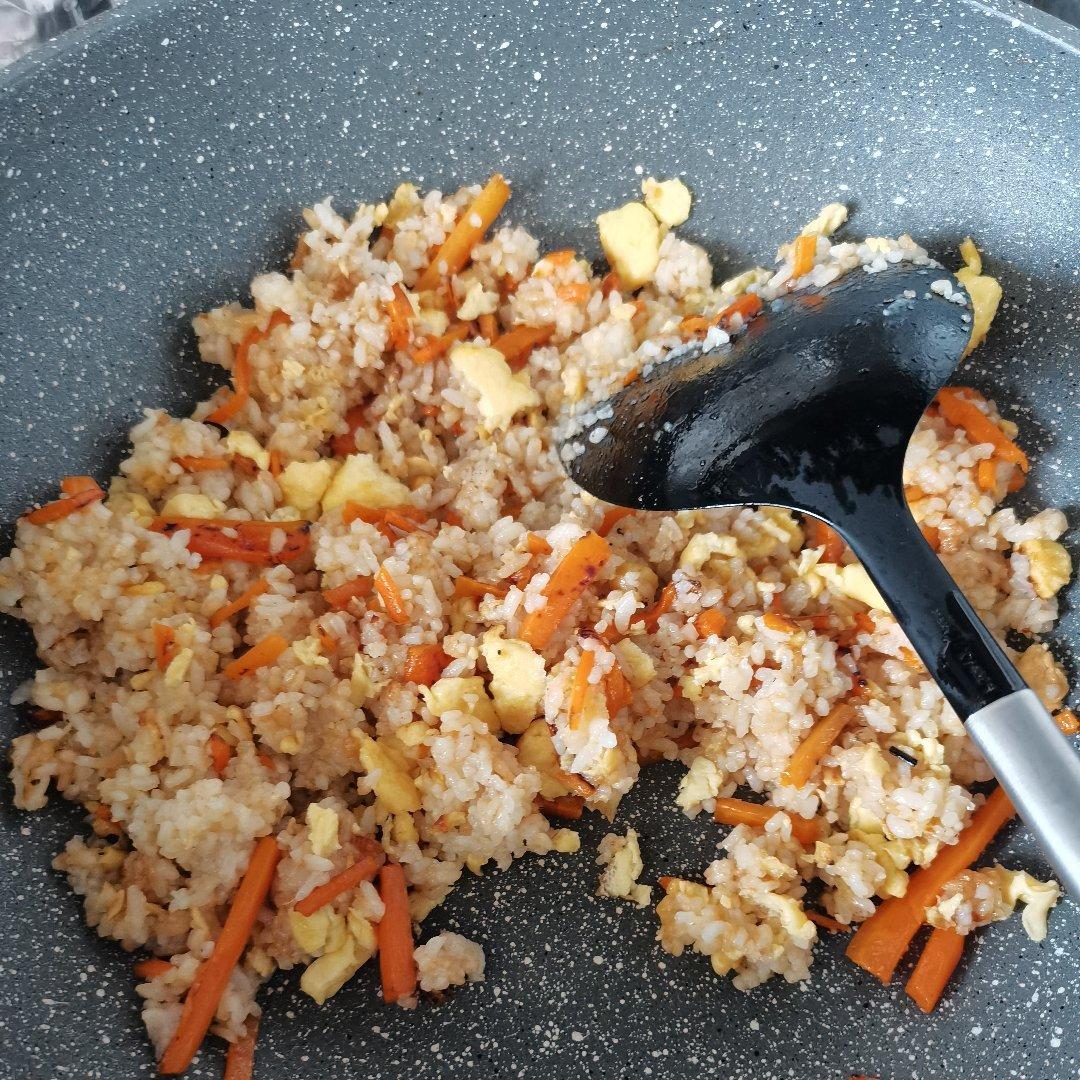 胡萝卜蛋炒饭