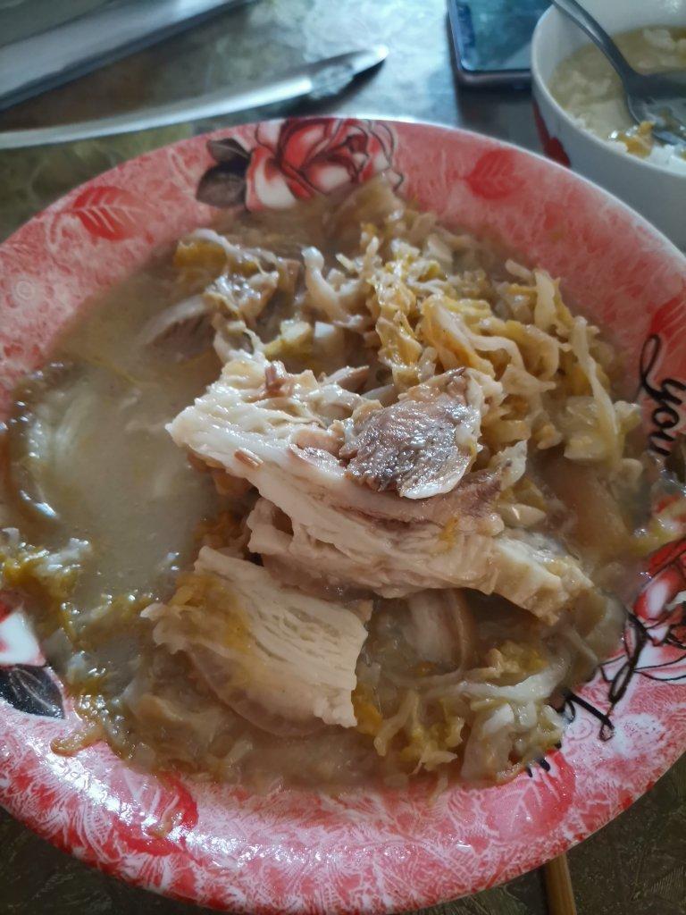 肘子炖酸菜