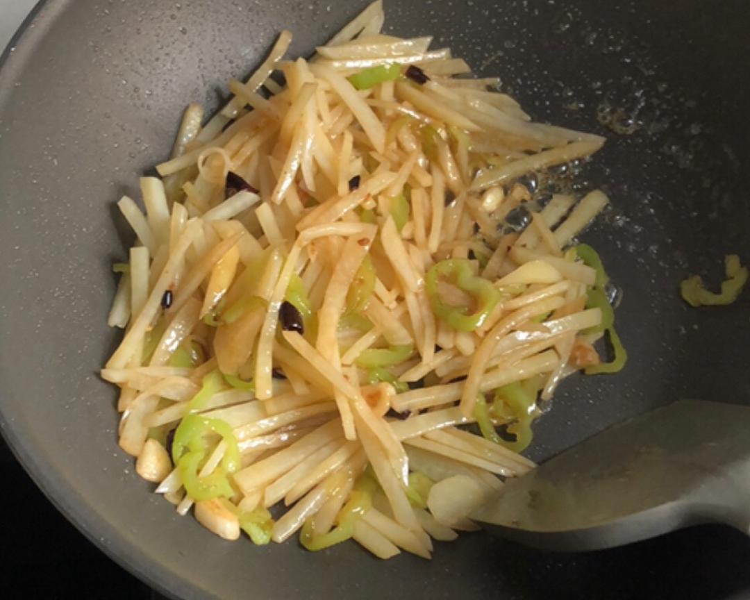 青椒醋溜酸辣土豆丝的做法
