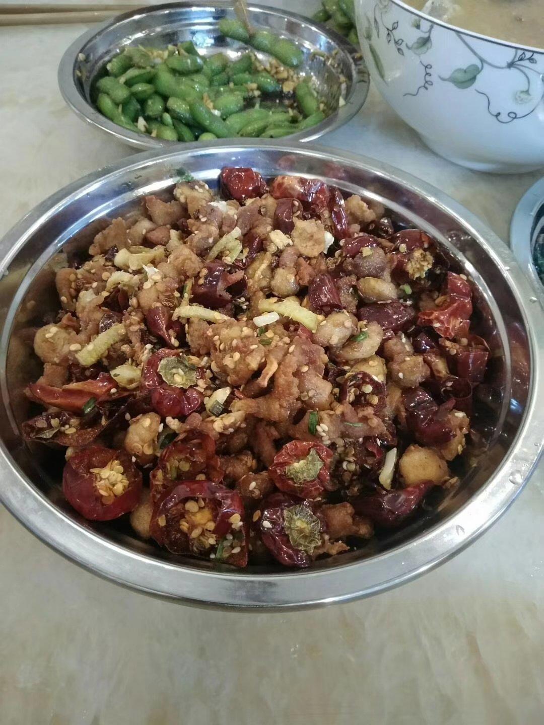火辣辣的经典川菜，一口就食欲大开——辣子鸡