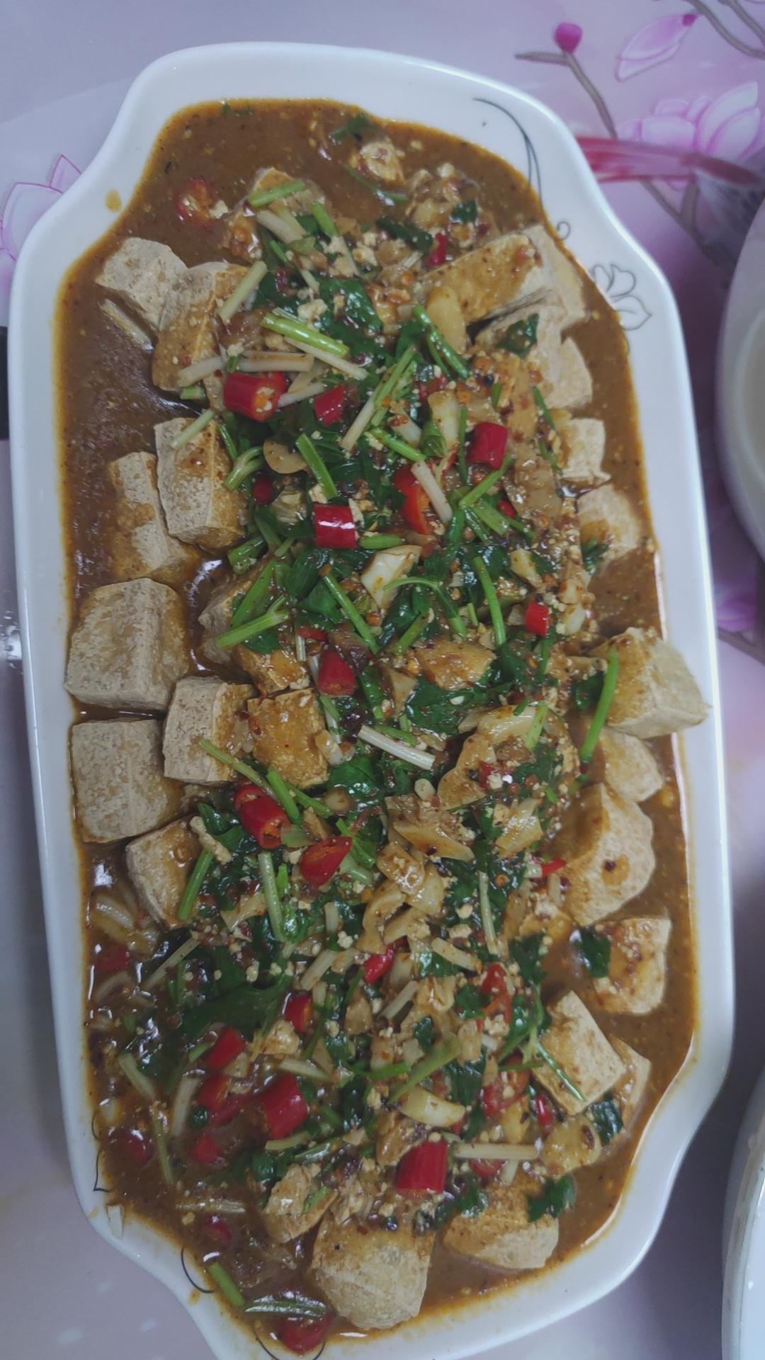 学会这个浇汁豆腐，再也不用去夜市摊了