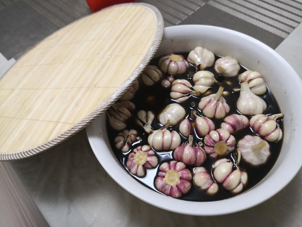 跟着季节做腌菜———腌糖蒜