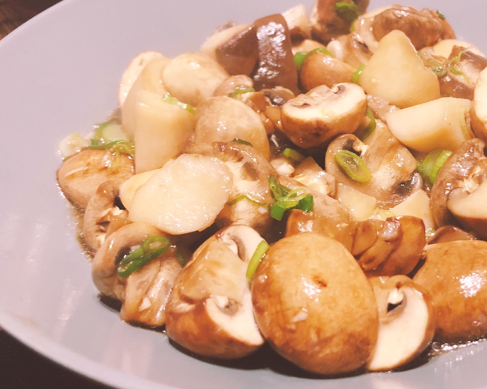 #深色蔬菜#蚝油蘑菇草菇杏鲍菇！三菇一起炒有肉味～的做法