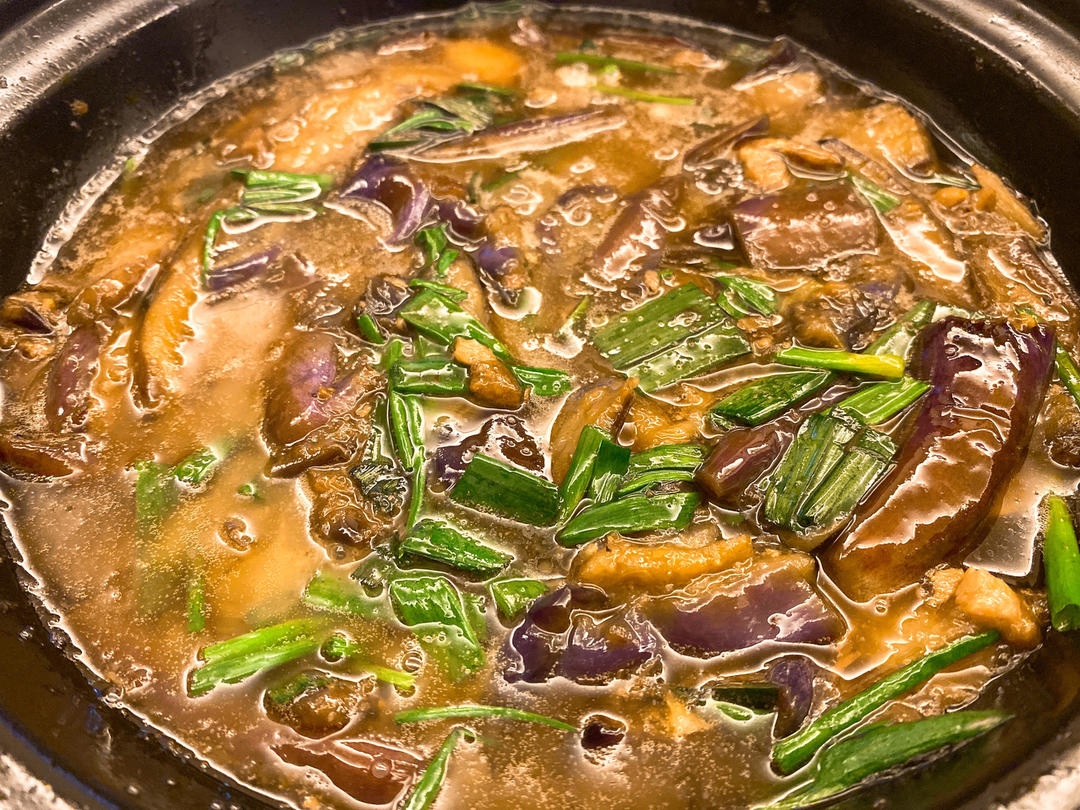 咸鱼茄子煲-茄子不要总是炒了，试试用砂锅这样煲，鲜香美味比肉还好吃！