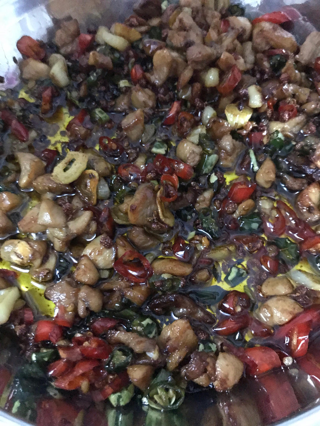 小米椒爱上小公鸡（小米椒花椒油炒鸡）