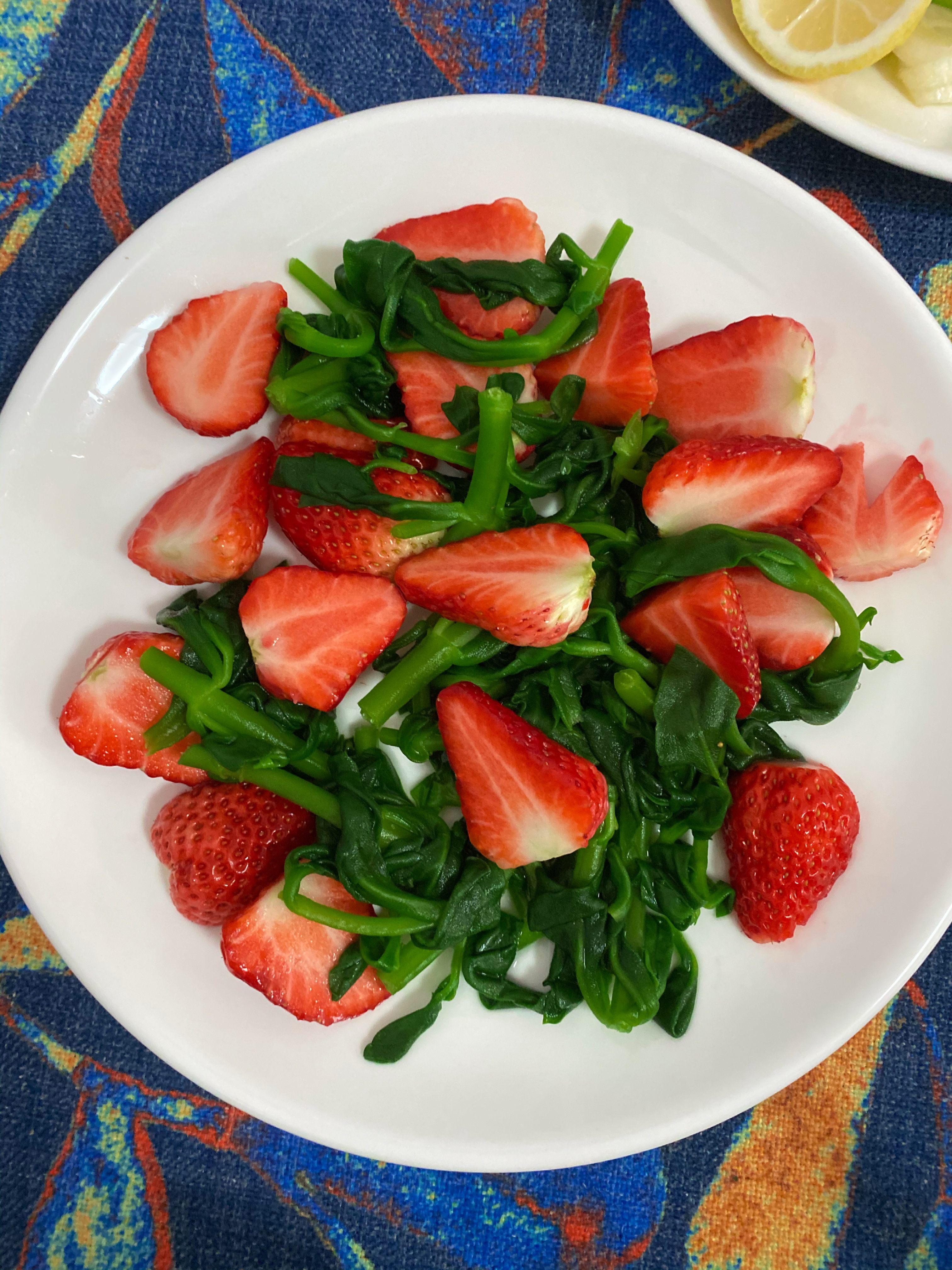十分钟菜谱：穿心莲拌草莓的做法