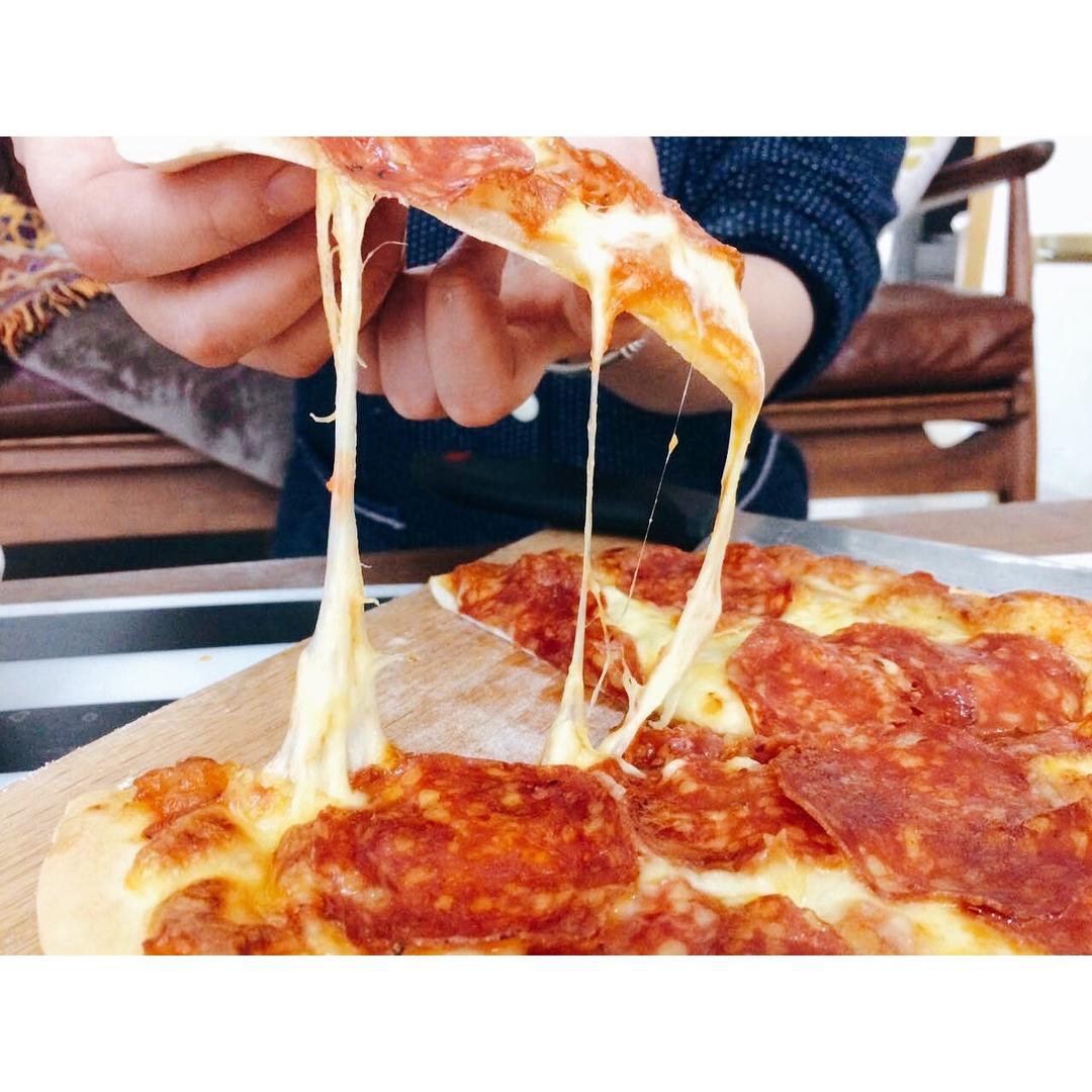 萨拉米薄底披萨 Salami Pizza