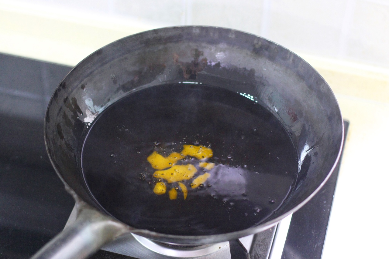 自制红油(适合各种凉菜凉粉抄手等)的做法 步骤2