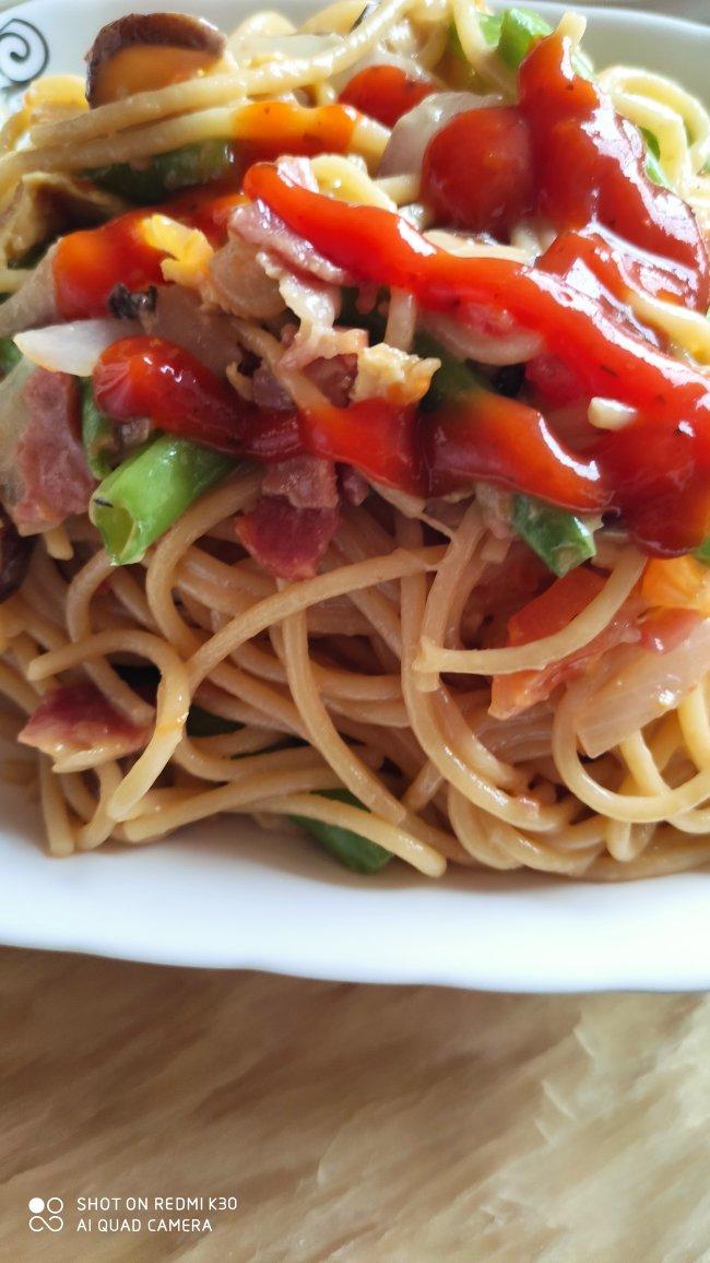 就像有句话所说：成年人的世界里，从来就没有“容易”二字。很多时候，你只能单枪匹马，直面生活的兵荒马乱。