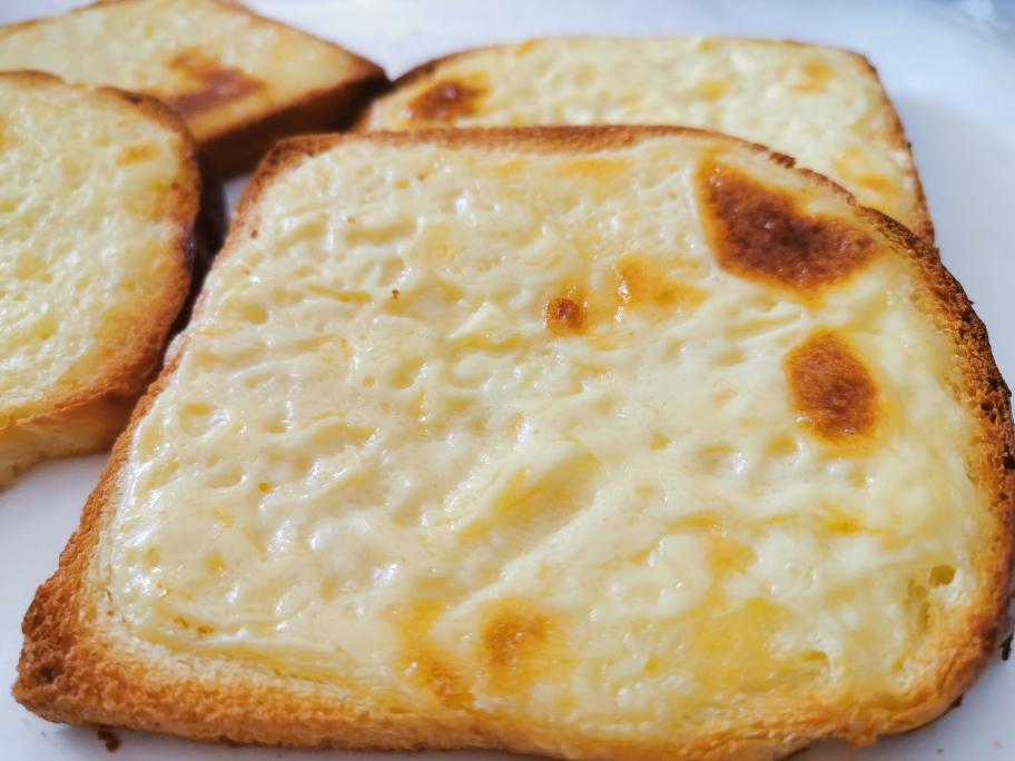 每一个想偷懒的早餐都会吃的简易熔岩吐司（芝士片版）