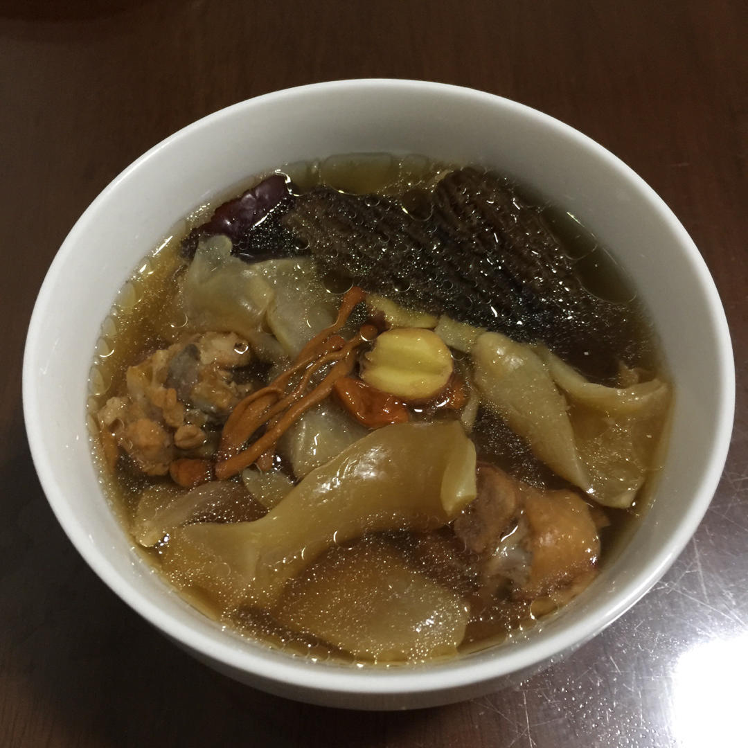 花胶羊肚菌虫草花鸡汤-教你煲广东汤