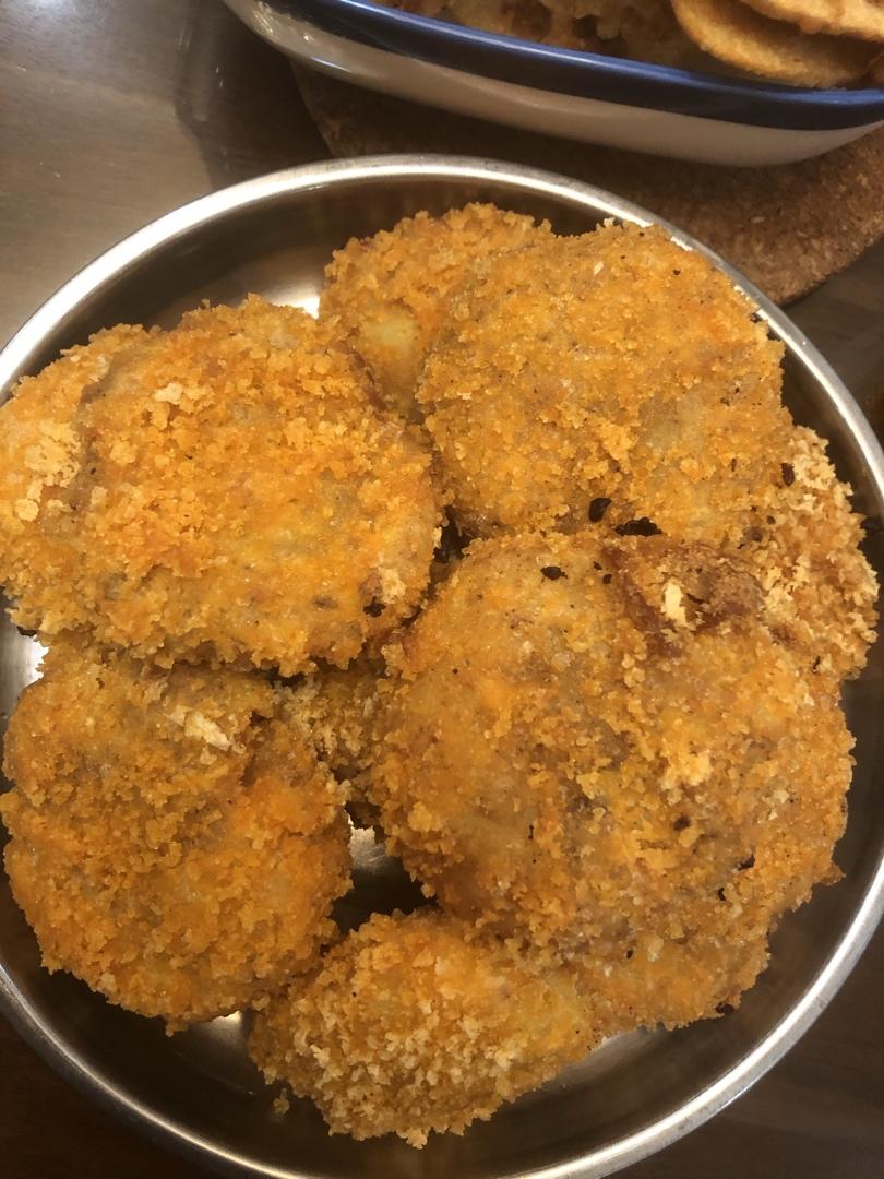 面包糠香酥薯饼