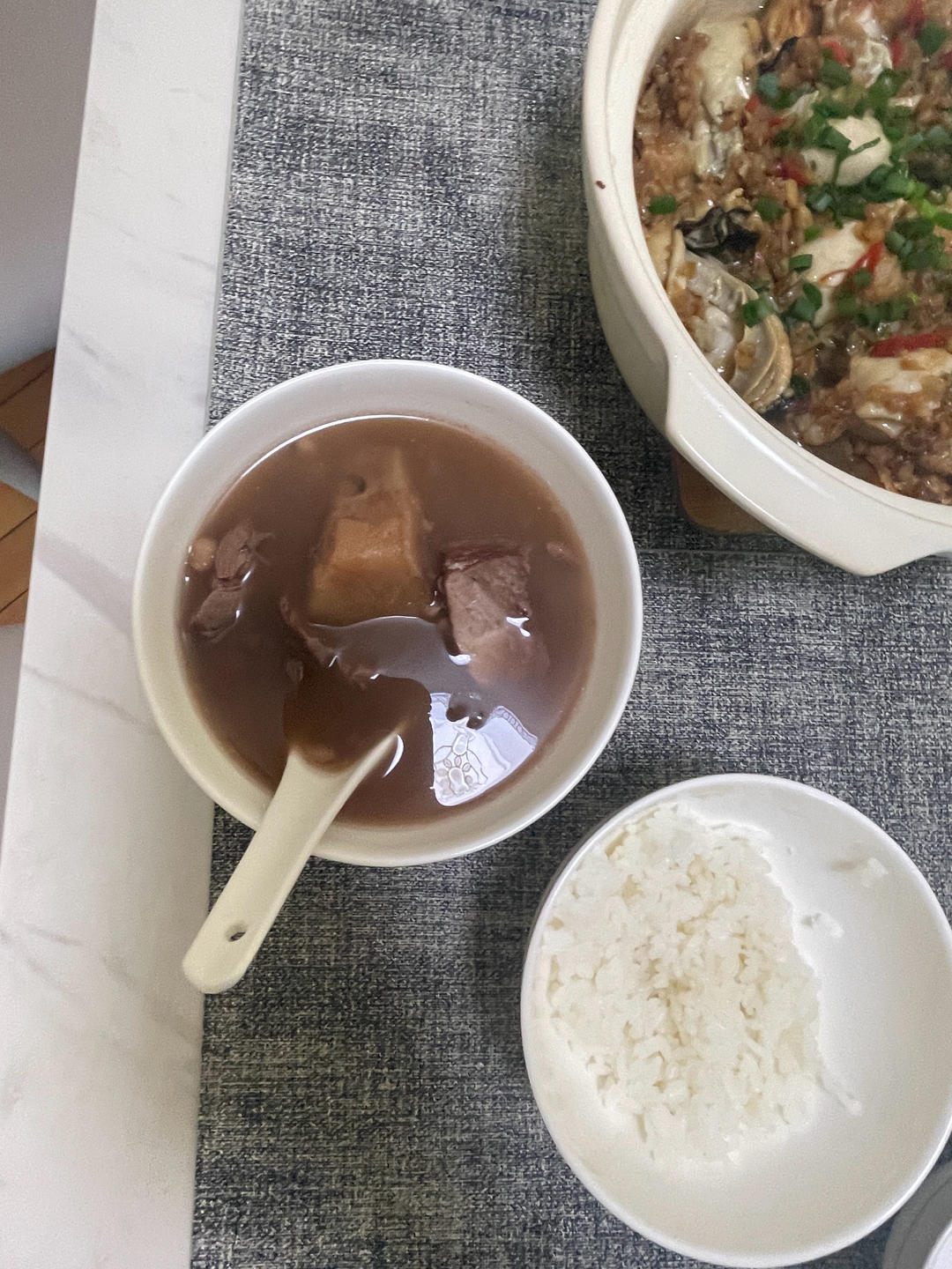 赤小豆扁豆薏米粉葛煲猪骨汤