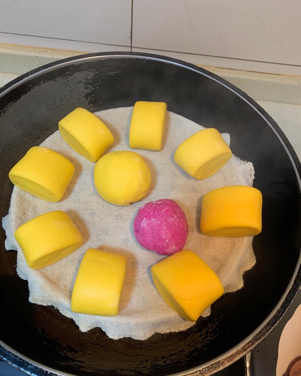 新手也可以--详解如何做出人见人爱、金黄的南瓜馒头