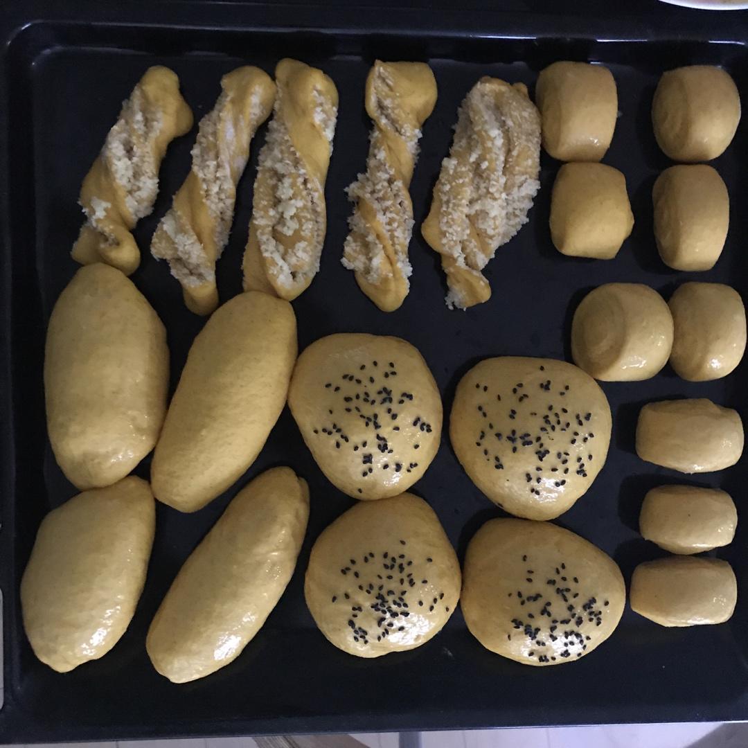 胡萝卜香肠面包