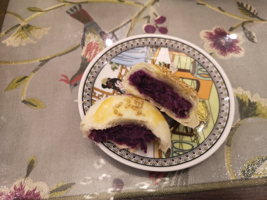 酥到掉渣渣的紫薯老婆饼