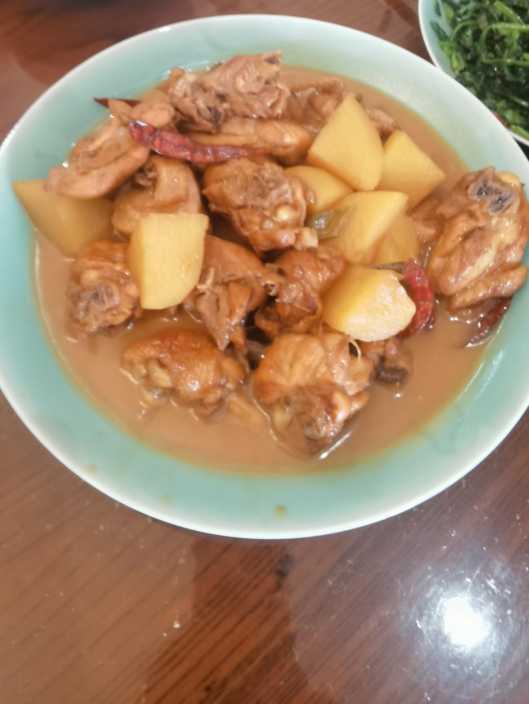 鸡腿炖土豆 上桌秒空盘 汤都喝干了！