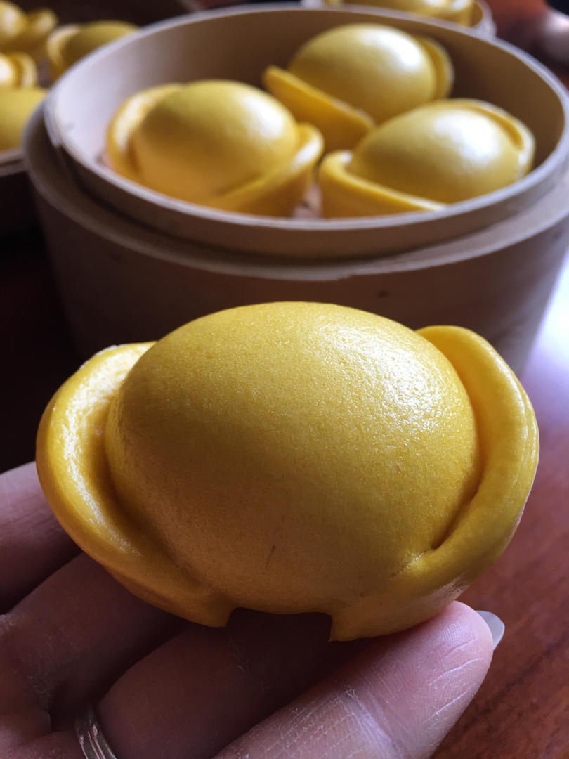 爱捣蛋的菲菲做的南瓜金元宝馒头