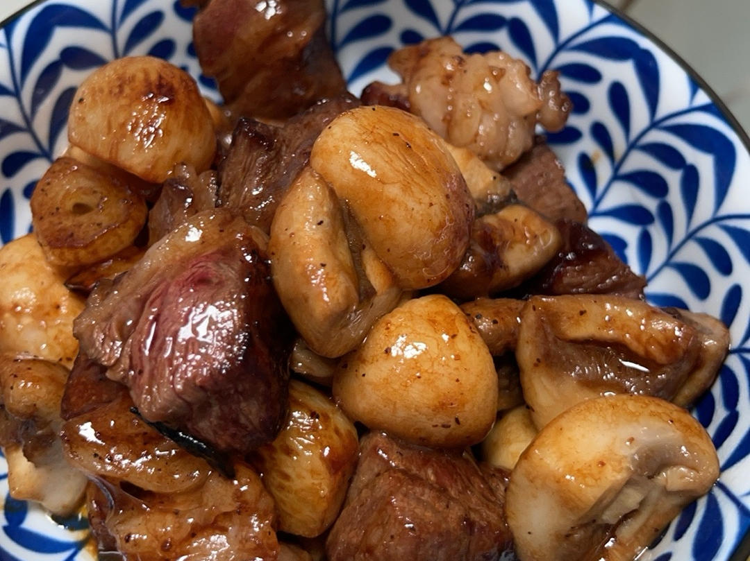 口蘑黑蒜子牛排粒