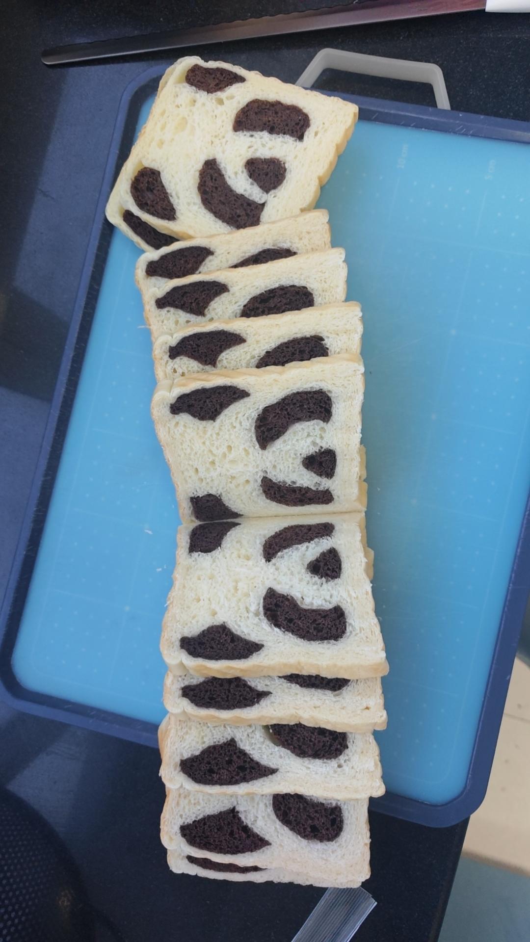 无论你切多少次，它仍然是熊猫面包🐼