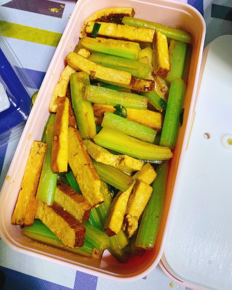 芹菜炒香干
