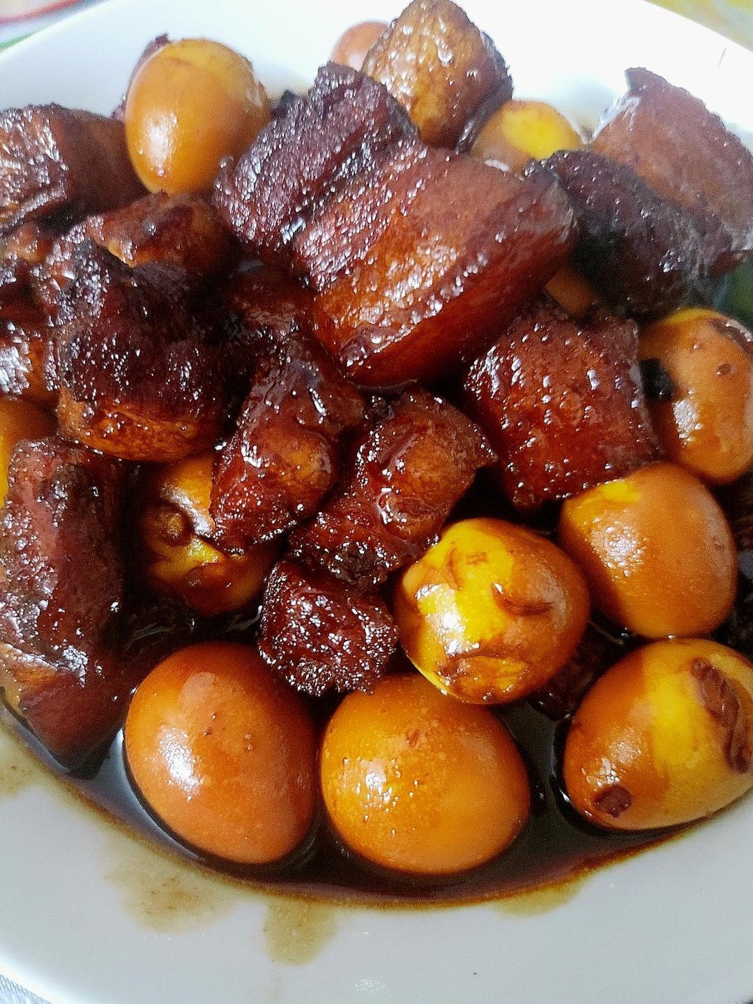 红烧肉炖鹌鹑蛋