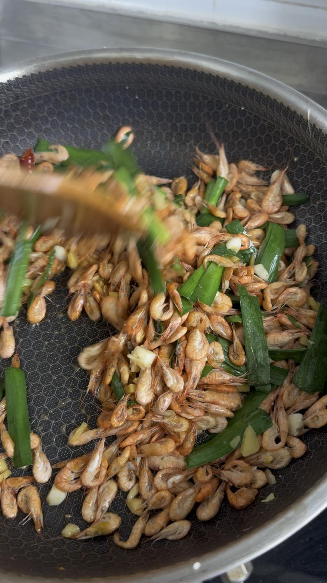 韭菜炒河虾，鲜美极了！一定要试一次