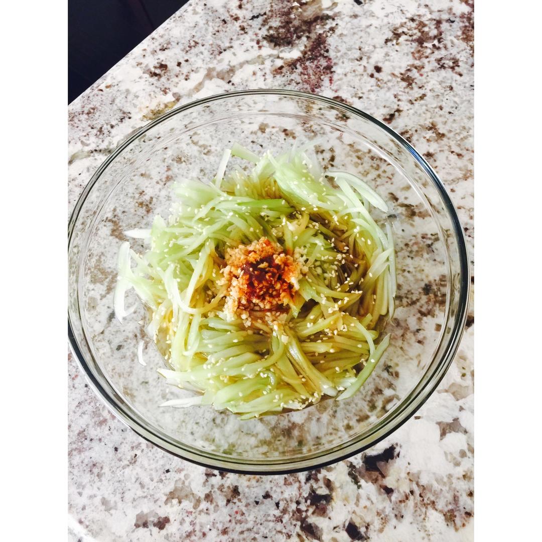椒油炝拌莴笋