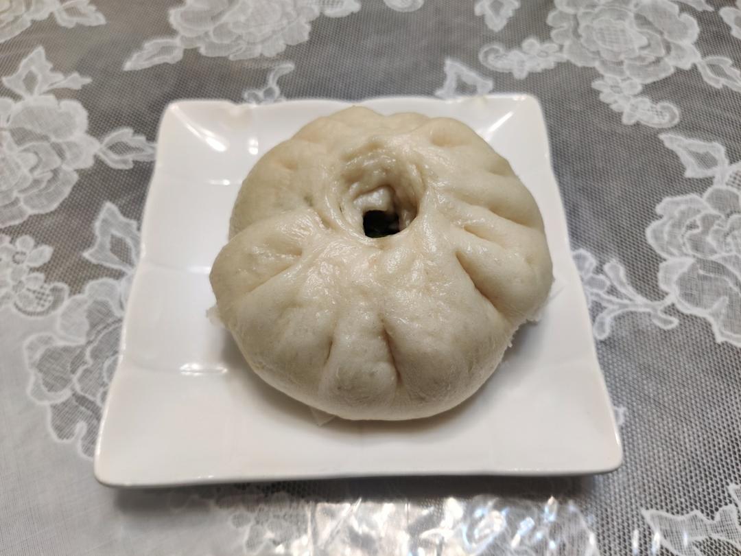 蓬松暄软香菇菜包