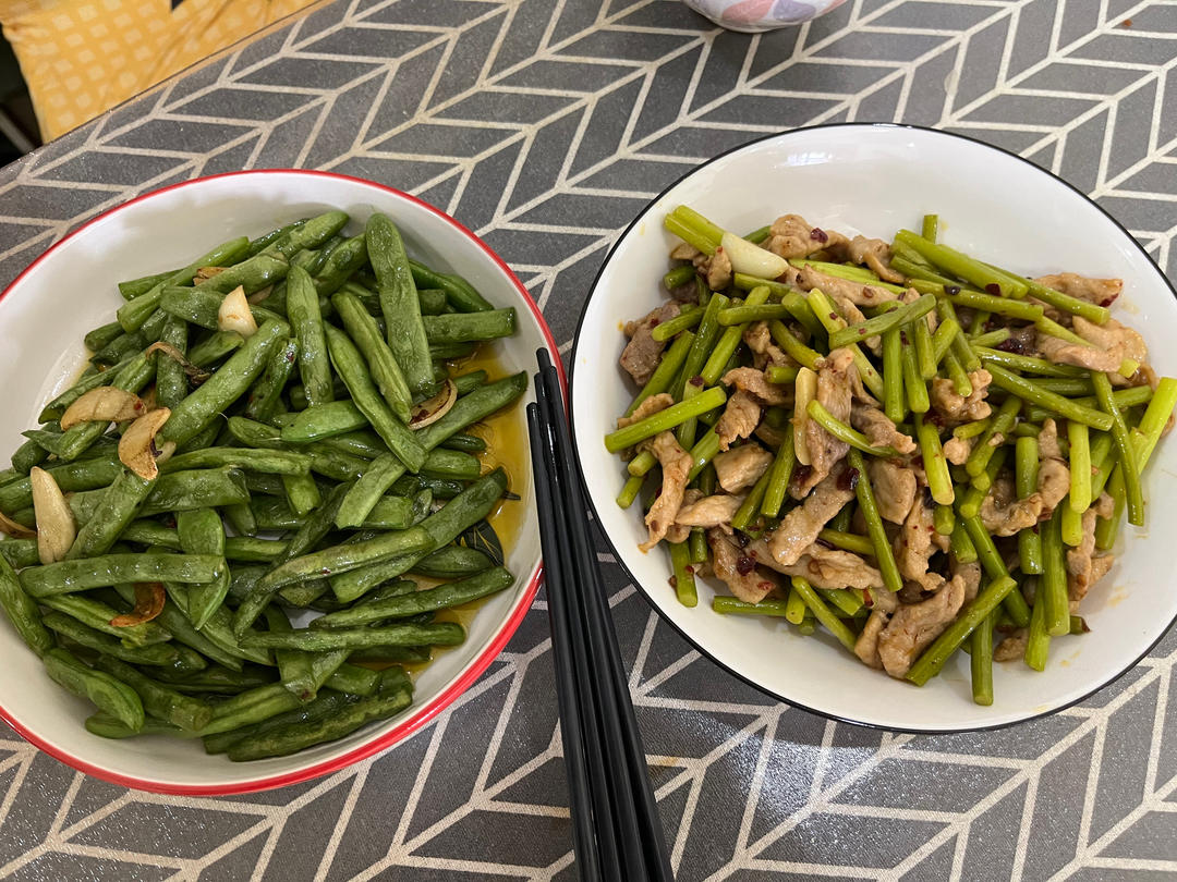蒜苔炒肉