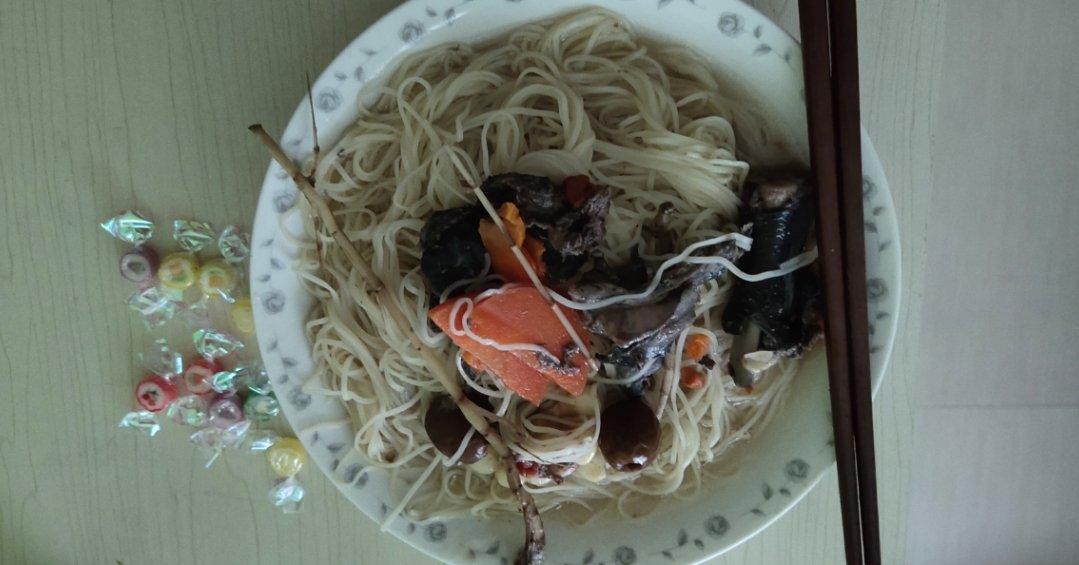 极简乌鸡汤面