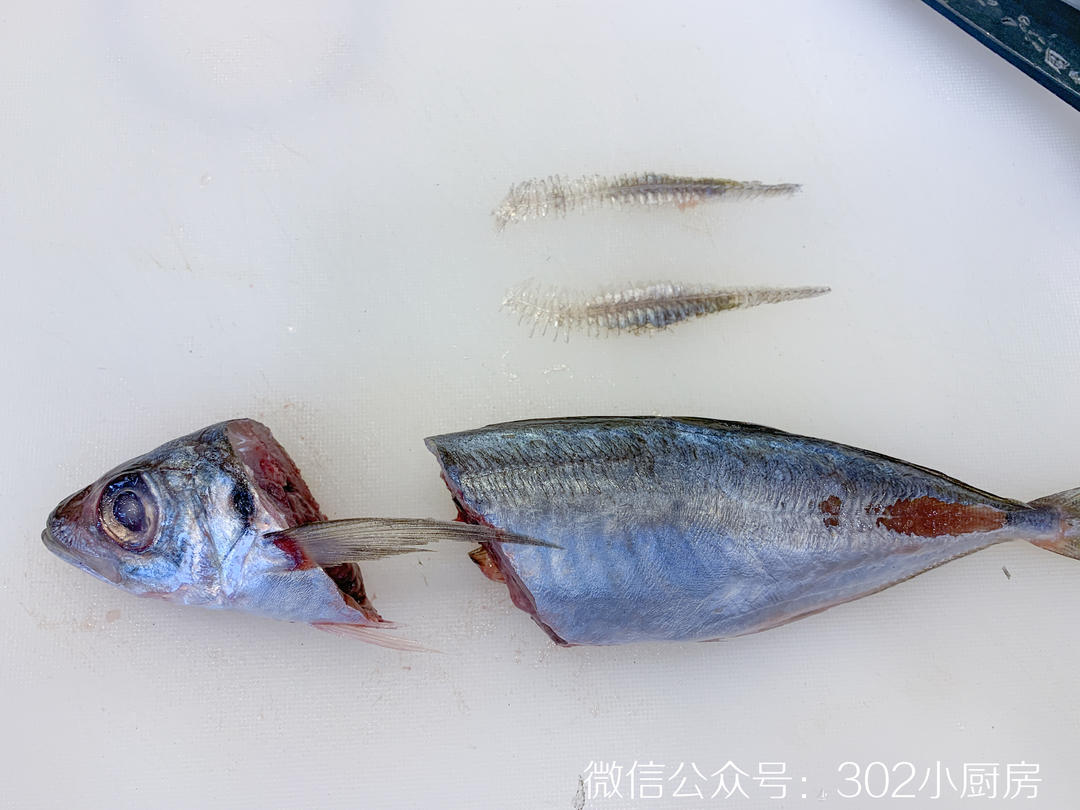 【0296】烤竹荚鱼（含超详细杀鱼方法）（Horse Mackerel） <302小厨房>的做法 步骤7