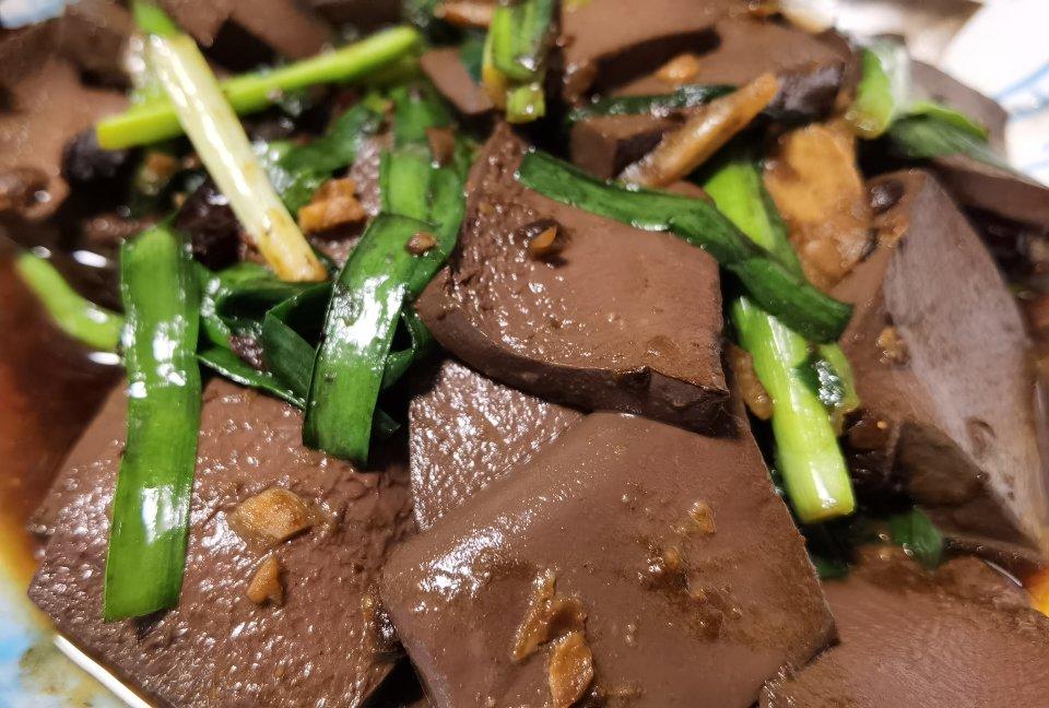 香辣韭菜炒鸭血