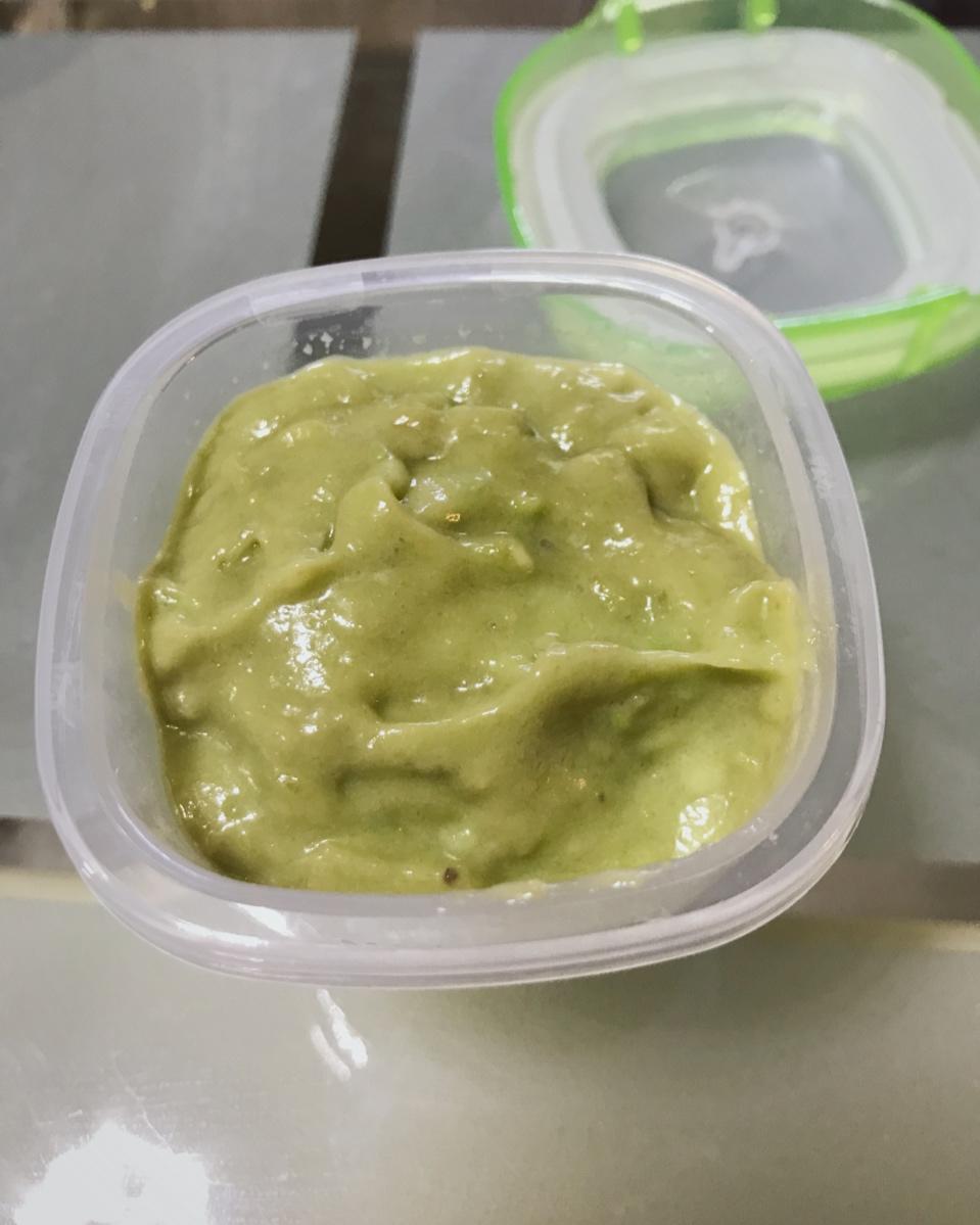 宝宝辅食香蕉牛油果泥六个月