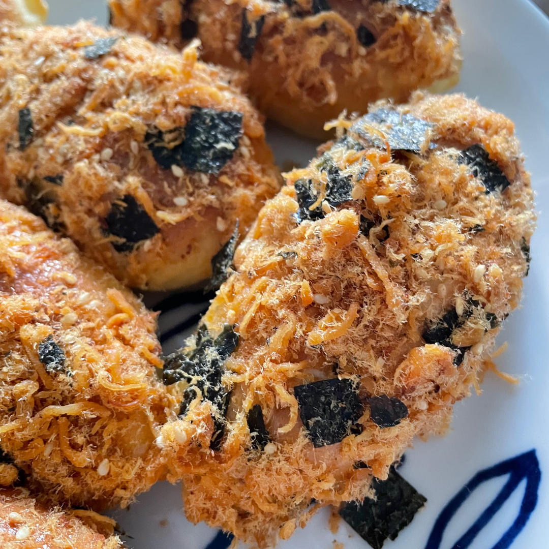 如棉花般松软的海苔肉松面包