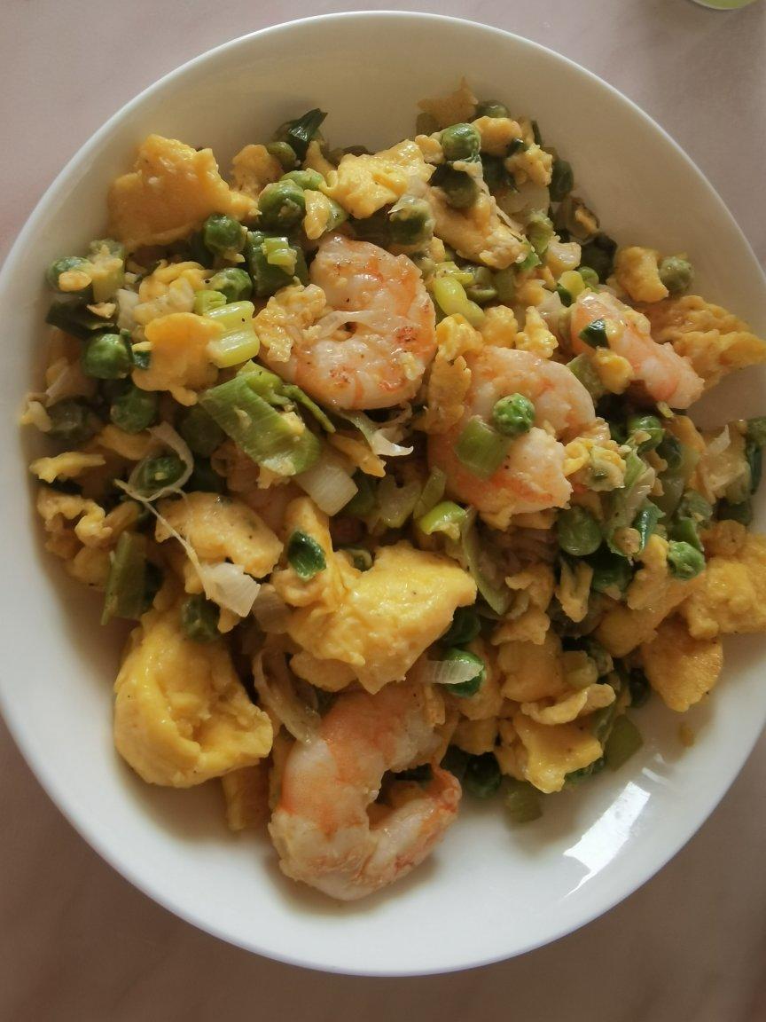 嫩滑鲜美的虾仁炒鸡蛋—简单、快手