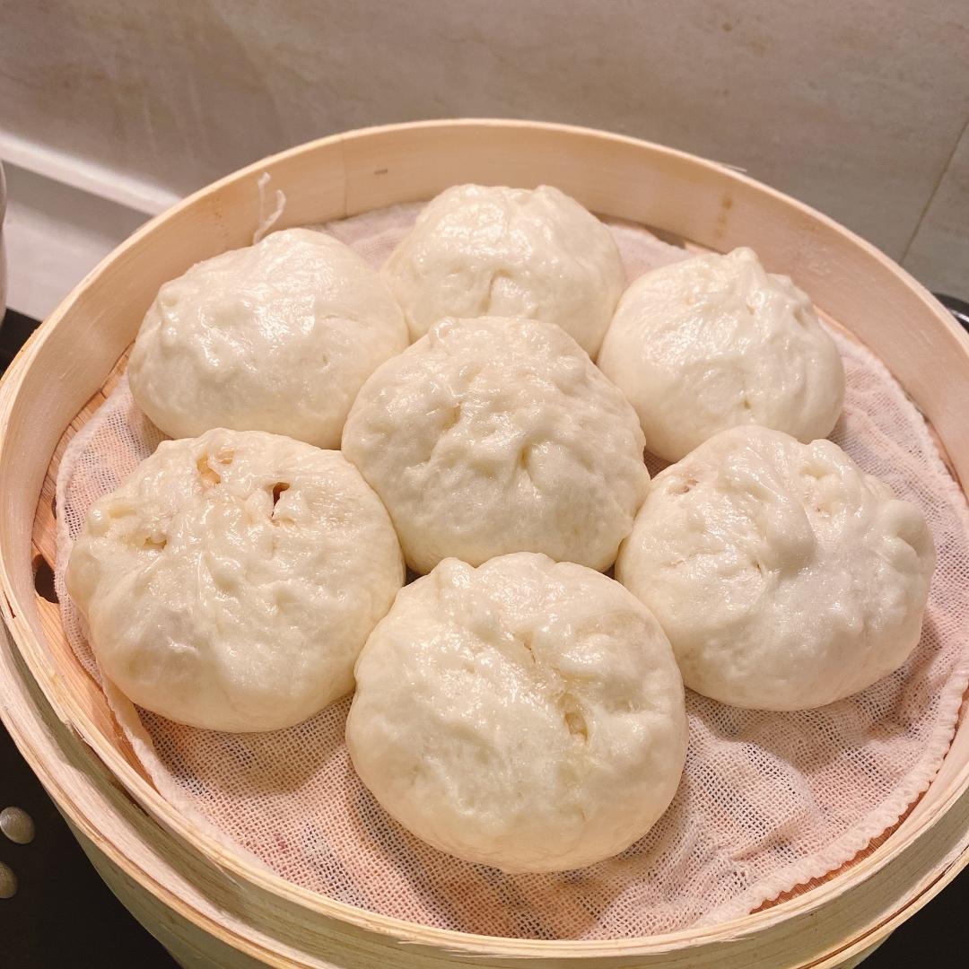 云朵般松软爆浆蜜汁叉烧包