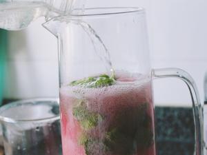 苦夏之光の西瓜mojito的做法 步骤3